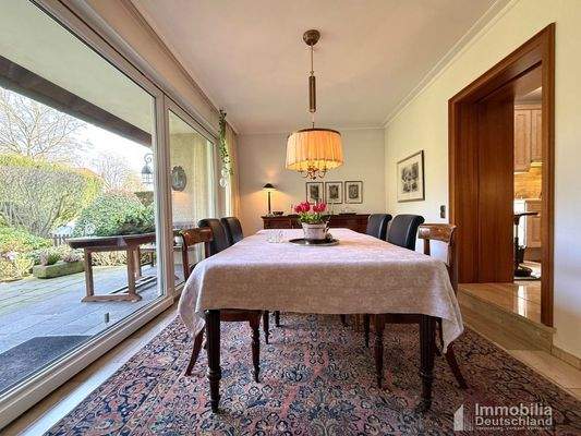 Essbereich mit Zugang auf die Terrasse - Erdgeschoss