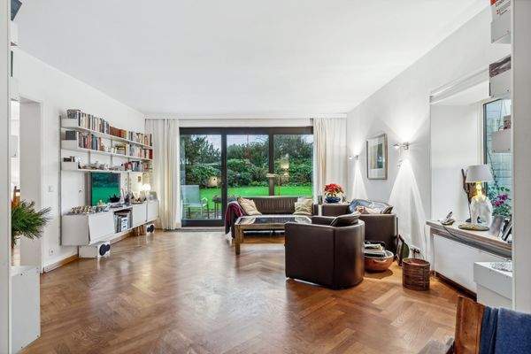 Wohnzimmer mit Blick in den Garten