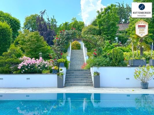 Traumgarten mit Pool, Koi-Teich und Wasserspielen