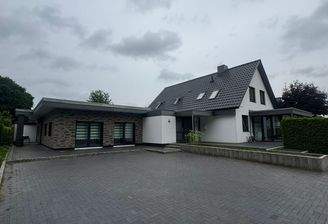 Hochwertiges Einfamilienhaus mit Neubau-Bungalow