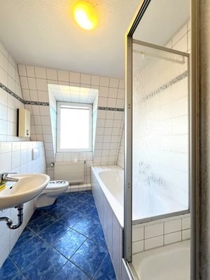 Bad Dachgeschoss rechts