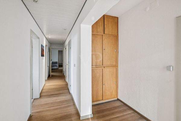 Flur zu Büros im OG