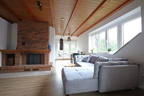 großes Wohnzimmer der rechten Oberwohnung