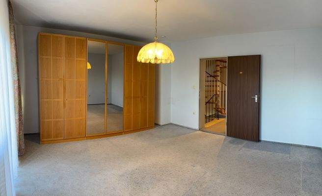 Schlafraum mit Balkon 1OG 1