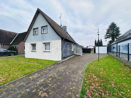 Aussenbild Straßenseite