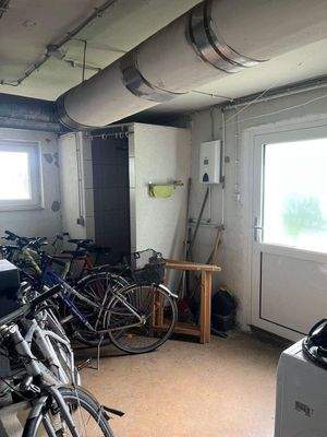 Keller mit Zugang in den Garten.jpg