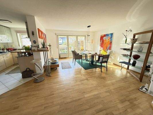 Esszimmer und Küche