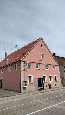 die vordere Hausansicht