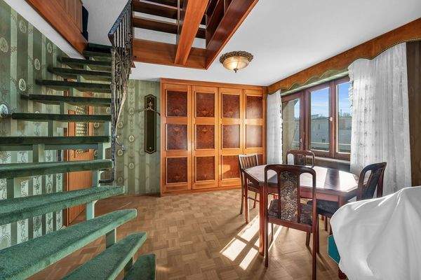 Zimmer mit Aufgang Dachspitz