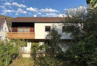 Sicht auf Haus vom Garten