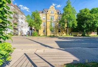 Blick auf die Stadtvilla