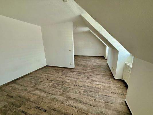 Leeres Dachgeschosszimmer