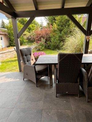 Terrasse mit Blick in Garten