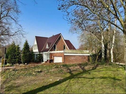 Ansicht vom Park aufs Haus