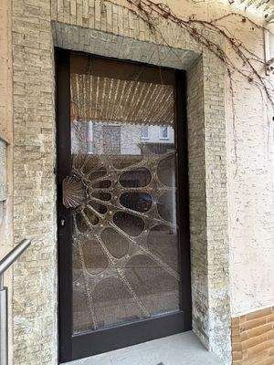 Eingangstür Haus links