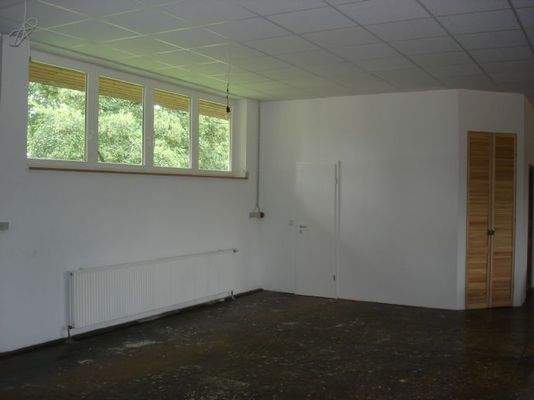 Wohnraum mit Holz-Industriefußboden