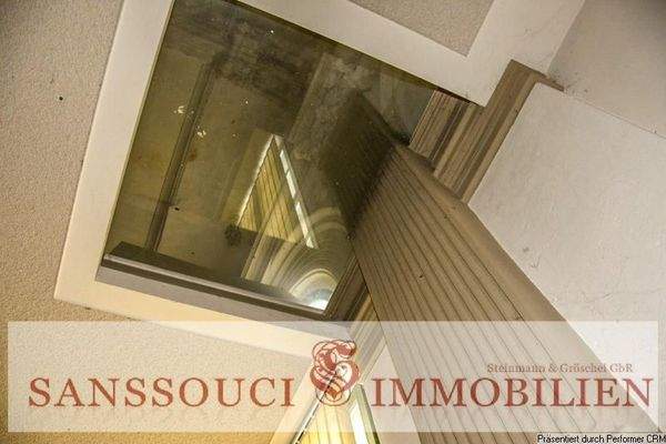 Blick in die Höhe des alten Ballsaal