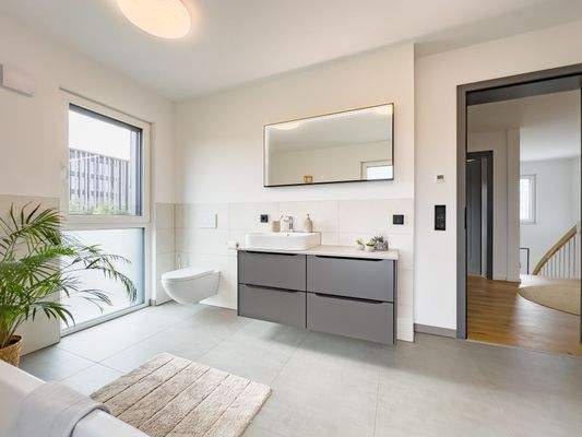 helles Badezimmer OG