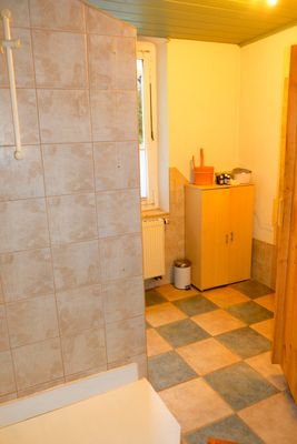 Bad mit Dusche.JPG
