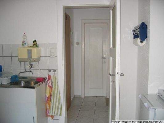 Küche mit Blick in den Flur