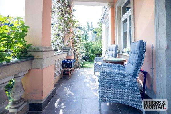 Terrasse mit Zugang zum Garten