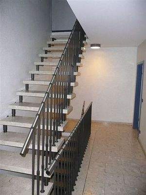Treppenhaus Eingang (2) - Kopie.jpg