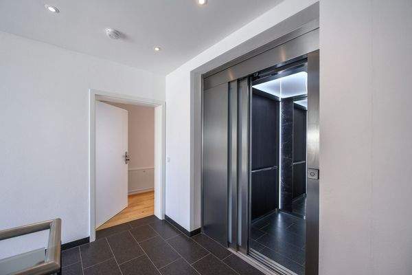 Geräuscharmer Aufzug direkt neben der Wohnung