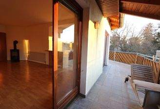 Wohnzimmer und Terrasse nach WESTEN