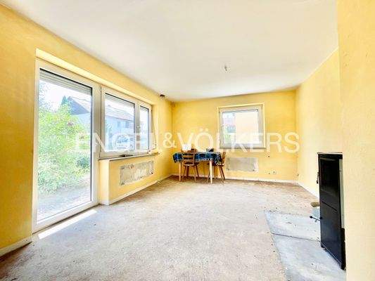 EG: Wohnbereich mit Zugang zur Terrasse