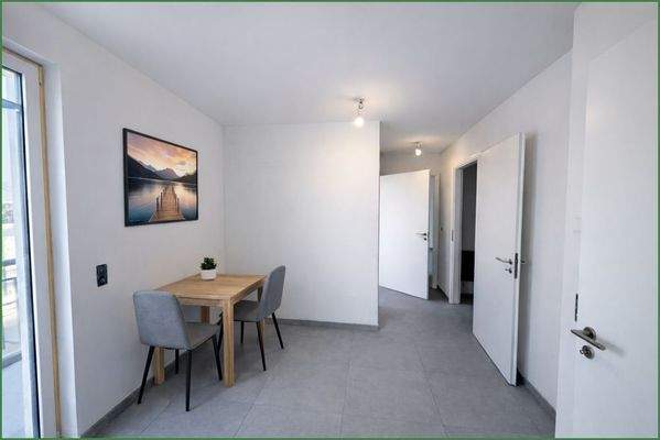 Küche mit Esstisch - KI generiert