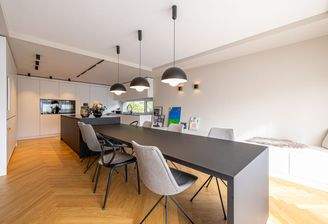 Blick vom Esszimmer zur Küche