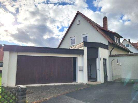 Eingangsbereich mit Doppelgarage