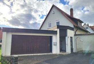 Eingangsbereich mit Doppelgarage