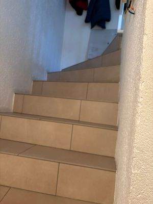 Treppe von Keller ins EG.JPG