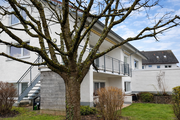 Außenansicht Hauptbalkon mit Gartenzugang