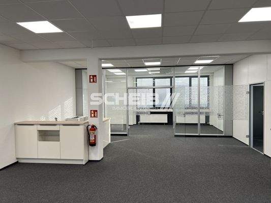 Bürotrakt mit Teppichboden