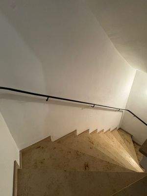 15. Treppe EG zu KG.JPG