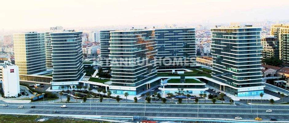 Seafront Flats in a Complex with Pool in Zeytinburnu Istanbul