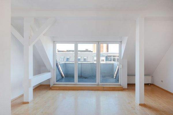 Weitere Ansicht Wohnzimmer mit Blick auf den Terrasse