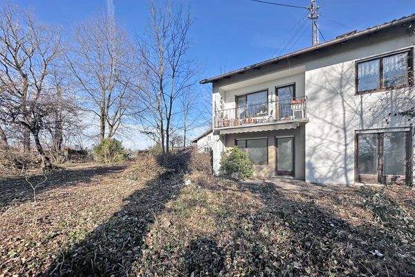 Hausansicht mit Blick in hinteres GST