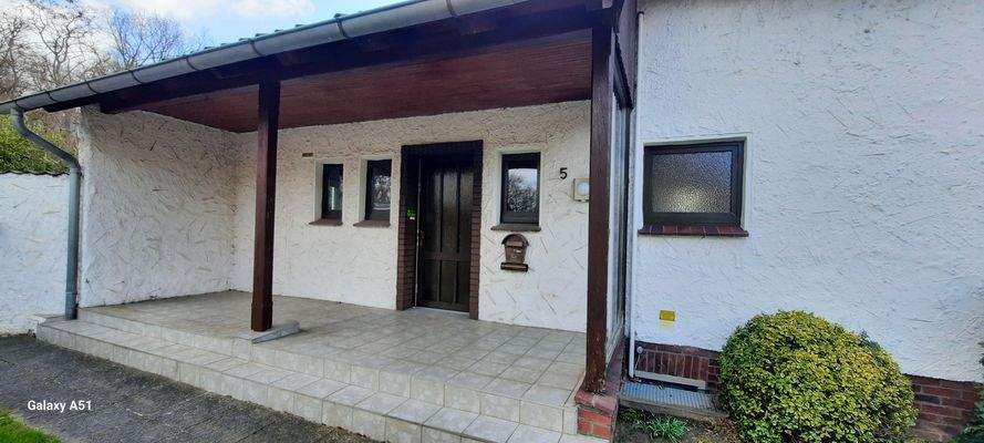 Freisitz mit Hauseingang.jpg