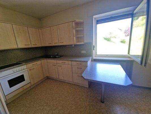Küche mit Tresenplatz