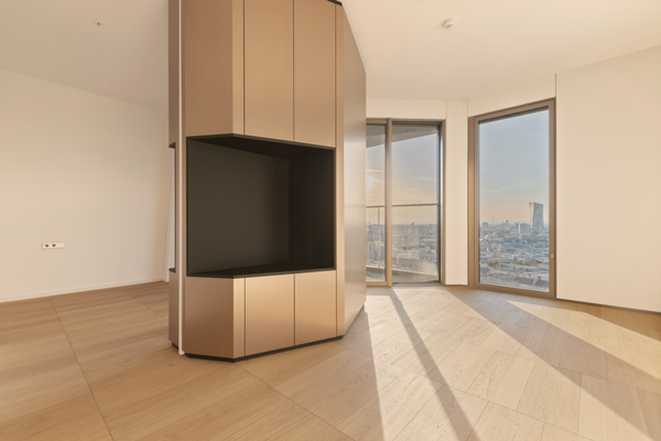 Wohnraum mit Blick in Schlafzimmer