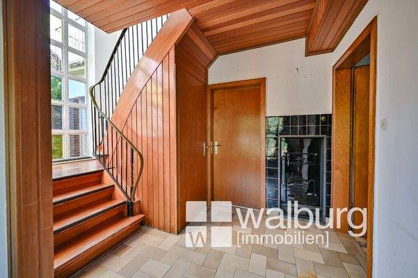 8 Treppenaufgang ind der Diele