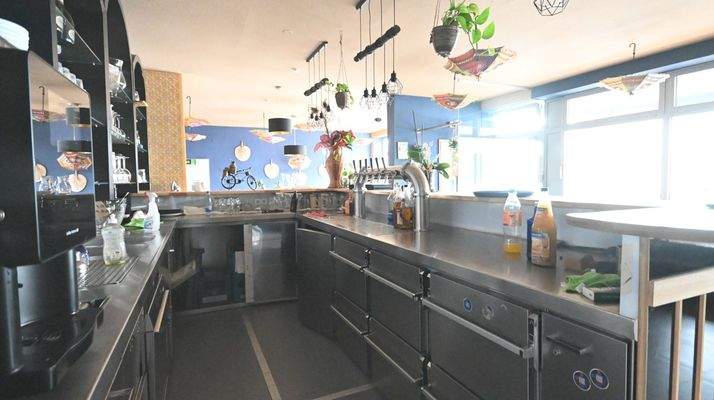 Theke mit Schankanlage