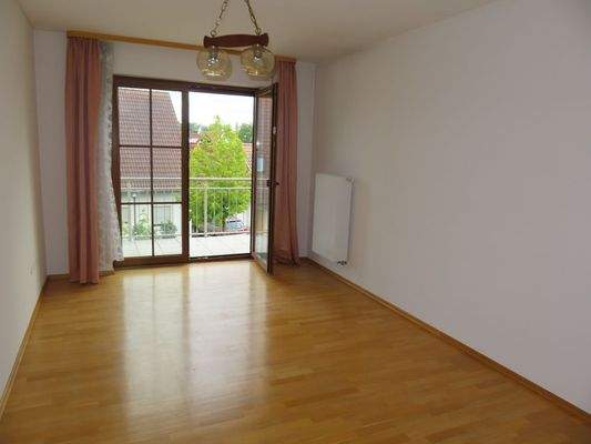 Kinderzimmer-Büro mit Zugang Balkon