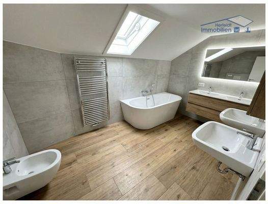 Beispielfoto mit Einrichtung (KI-unterstützt)