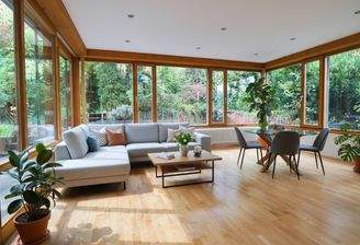 Blumenauer (c) - Wohnzimmer (KI Verbessert)