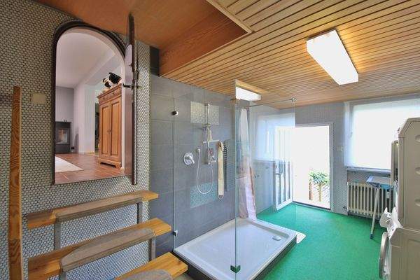 Hobbyraum mit Wellnessdusche