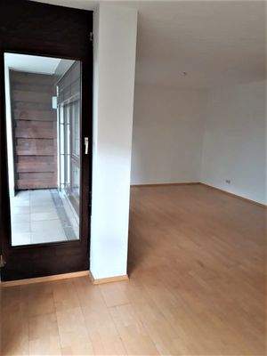 Blick vom Essbereich zum Wohnzimmer und dem West B